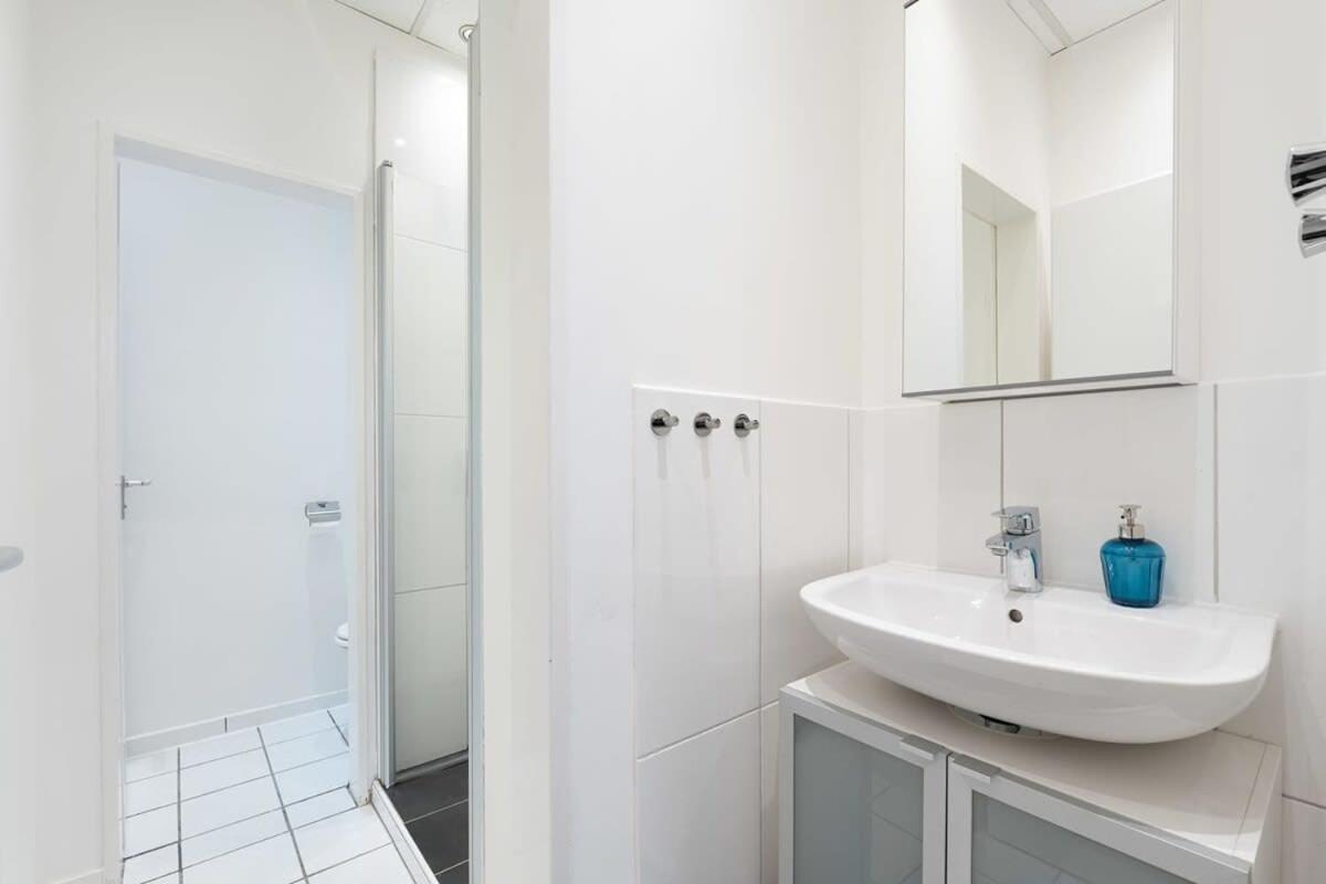 Apartment Big Near Rotkreuzplatz With 3 Bedroom For 12 Pax *